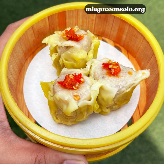 Siomay Mie Gacoan, Dimsum Lembut dengan Sentuhan Pedas Menggoda!