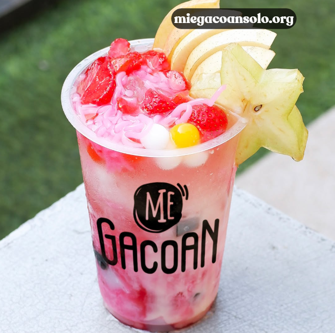 Es Gobak Sodor Mie Gacoan, Segarnya Buah Tropis dalam Satu Gelas Penuh Warna!